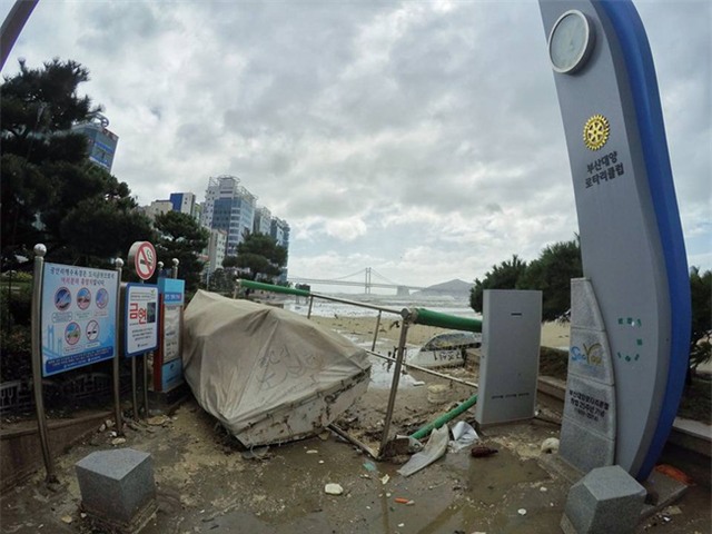 Cảnh tượng ngập lụt, đổ nát kinh hoàng sau bão tại siêu đô thị Hàn Quốc - Ảnh 23.