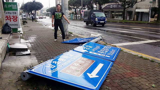 Cảnh tượng ngập lụt, đổ nát kinh hoàng sau bão tại siêu đô thị Hàn Quốc - Ảnh 28.