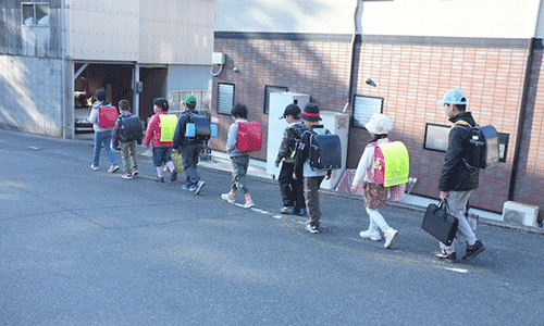 hoc phi re, day tre ngoan - me nao cha muon cho con o nhat - 4