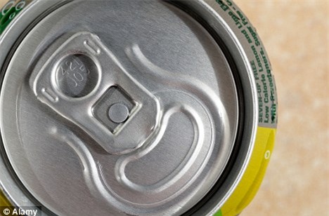 be trai bi khau 38 mui tren mat chi vi lon nuoc ngot 'phat no' - 2