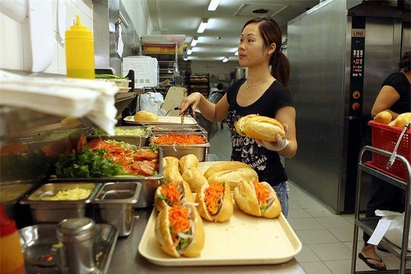 Việt hóa, những cái tên được Việt hóa, sáng tạo, DN Việt, kiện cáo, tên công ty, ra tòa, rắc rối, thủ tục, giấy phép