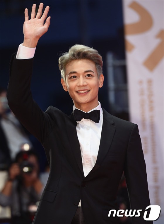 Isaac điển trai sải bước trên thảm đỏ liên hoan phim quốc tế Busan cùng dàn sao Hàn đình đám - Ảnh 14.