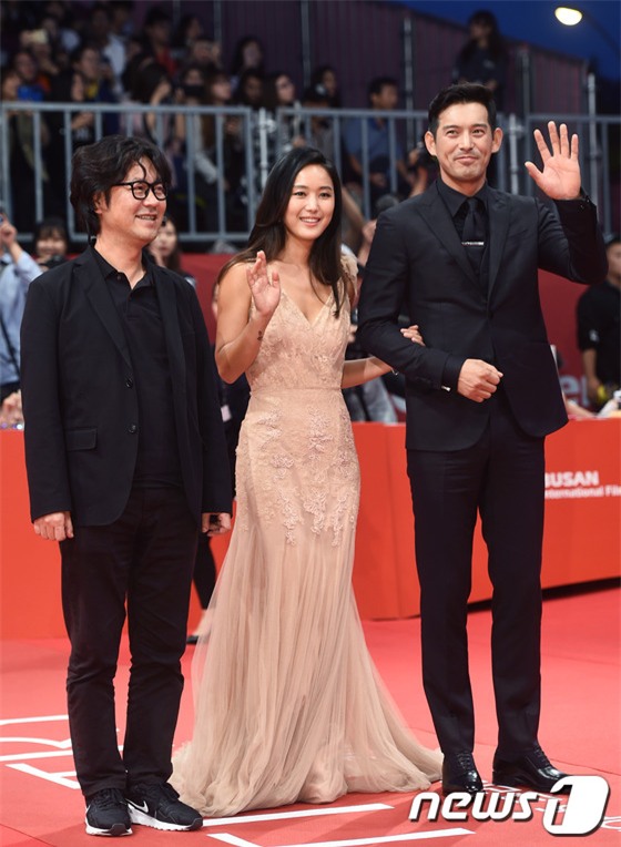 Isaac điển trai sải bước trên thảm đỏ liên hoan phim quốc tế Busan cùng dàn sao Hàn đình đám - Ảnh 27.