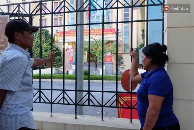 Vụ bé trai bị tôn cứa cổ: Gia đình đón người lái xích lô về nhà - Ảnh 1.