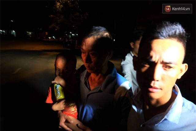 Vụ bé trai bị tôn cứa cổ: Gia đình đón người lái xích lô về nhà - Ảnh 3.