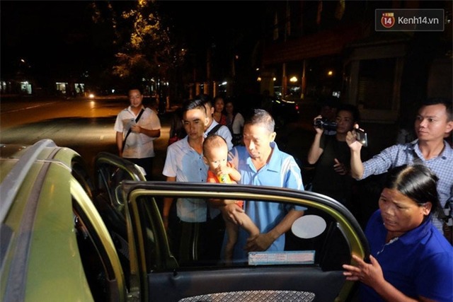 Vụ bé trai bị tôn cứa cổ: Gia đình đón người lái xích lô về nhà - Ảnh 6.