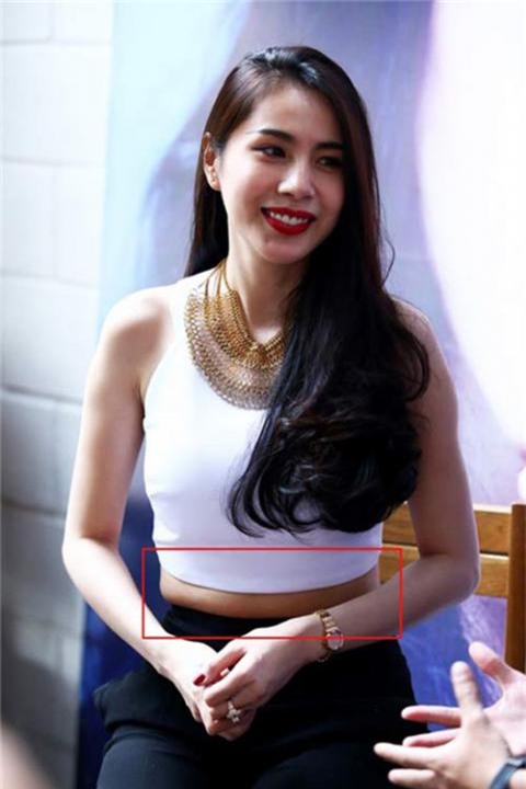 Hết hồn trước kiểu mặc ngấn mỡ, "bó giò" của sao Việt - 10