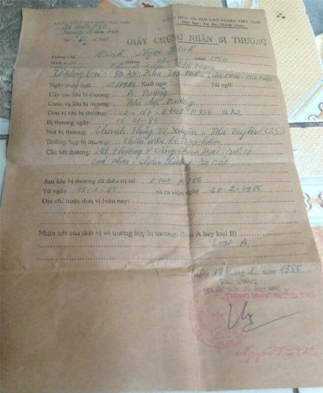 Giấy chứng nhận ông Bình còng bị thương khi tham gia bảo vệ biên giới phía Bắc ở Vị Xuyên (Hà Giang).