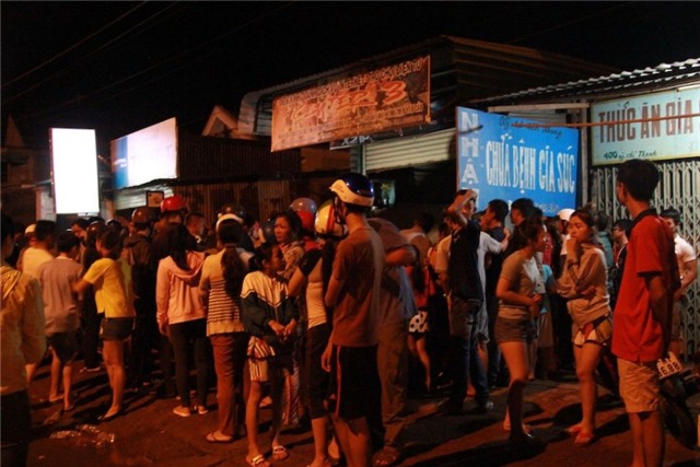 bat nong ke khong che con tin suot 6 gio trong quan internet hinh anh 2