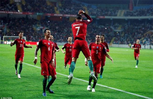 Ronaldo ghi 4 bàn trong chiến thắng 6 sao của Bồ Đào Nha - Ảnh 4.