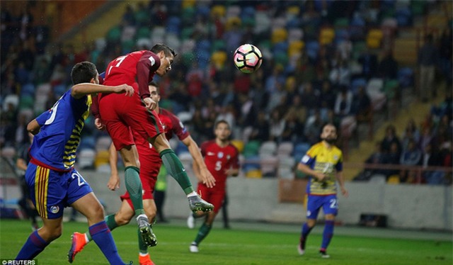 Ronaldo ghi 4 bàn trong chiến thắng 6 sao của Bồ Đào Nha - Ảnh 5.