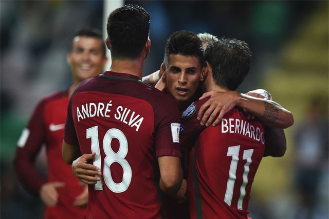 Ronaldo ghi 4 bàn trong chiến thắng 6 sao của Bồ Đào Nha - Ảnh 7.