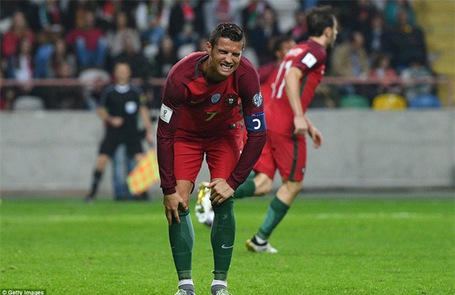 Ronaldo ghi 4 bàn trong chiến thắng 6 sao của Bồ Đào Nha - Ảnh 10.