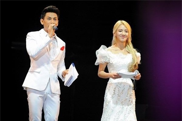 Cả khán đài như vỡ tung vì tiếng hò reo cổ vũ của fan dành cho Isaac và Hyoyeon.