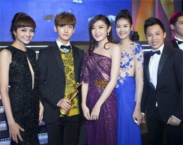 Năm 2013 khi còn là chân dài trực thuộc công ty Venus, Á hậu Huyền My đã từng sang Hàn Quốc tham dự Liên hoan người mẫu châu Á. Tại đây, cô đã có cơ hội khoe dáng bên thành viên của nhóm nhạc nổi tiếng DBSK là Chang Min.