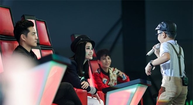 The Voice Kids: Cô bé lên 10 đã dám hát Đường cong của Thu Minh - Ảnh 12.
