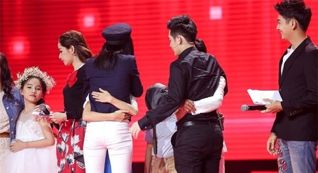 The Voice Kids: Cô bé lên 10 đã dám hát Đường cong của Thu Minh - Ảnh 14.