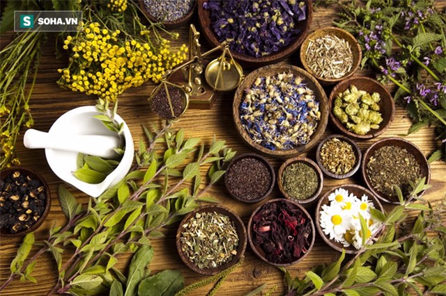 BS ung bướu khẩn thiết cảnh báo tình trạng thánh chữa ung thư - Ảnh 2.