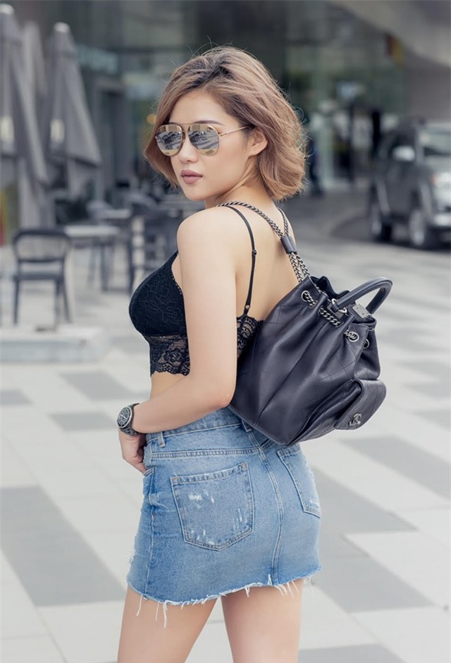 Bạn gái Tiến Đạt mặc hở bạo dạo phố Sài Gòn - Ảnh 2.