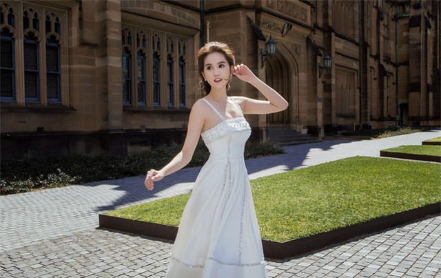 Ngọc Trinh xinh như công chúa trong bộ ảnh thực hiện tại Úc - Ảnh 1.