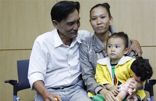 Những sao nam Việt 'chậm mà chắc' khi tái hôn với vợ trẻ 0