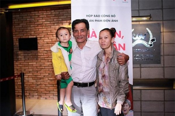 Những sao nam Việt 'chậm mà chắc' khi tái hôn với vợ trẻ 0