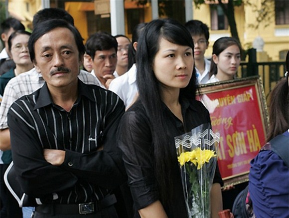 Những sao nam Việt 'chậm mà chắc' khi tái hôn với vợ trẻ 0