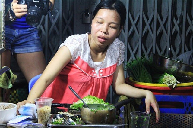 ngô nướng, quán ngô nướng, đứng xếp hàng chờ ăn ngô nướng, ngô nướng sài gòn