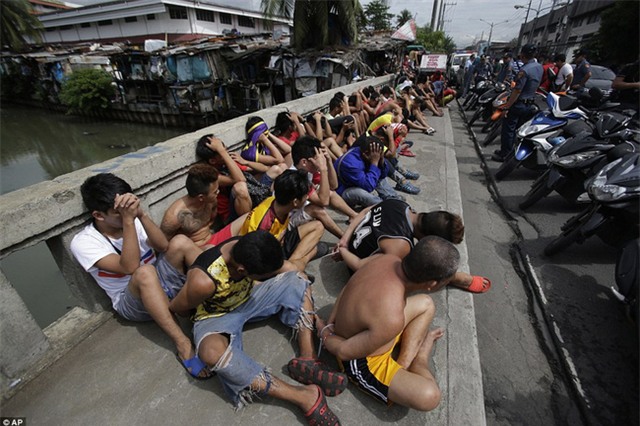 Chùm ảnh: Hơn 3.700 người đã chết trong cuộc chiến chống tội phạm ma túy ở Philippines - Ảnh 2.