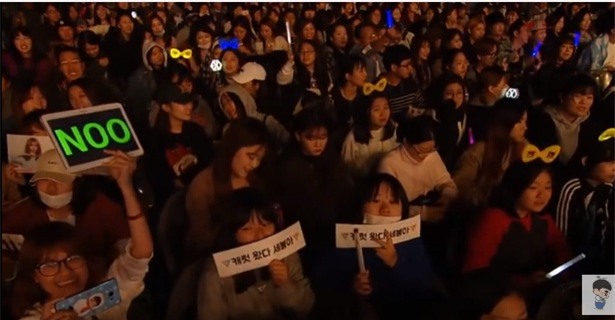 Thái độ fan Hàn Quốc khi Noo Phước Thịnh biểu diễn - Ảnh 6.
