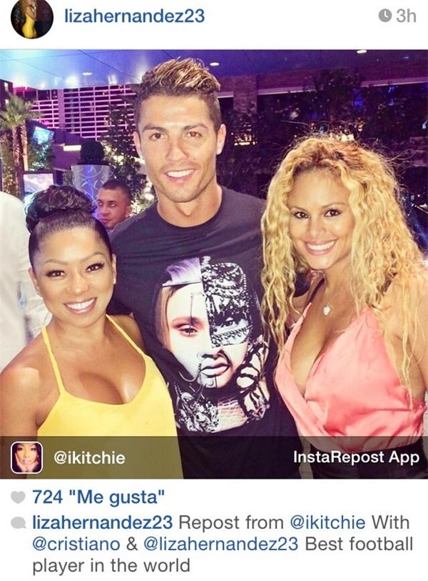 Cris Ronaldo tán tỉnh tình cũ của tay đấm triệu đô? - Ảnh 1.