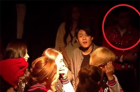 Phản ứng của Noo Phước Thịnh khi đứng cạnh mỹ nhân Hàn - Ảnh 2.