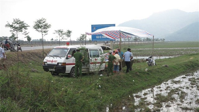 Cơ quan chức năng tổ chức khám nghiệm tại hiện trường