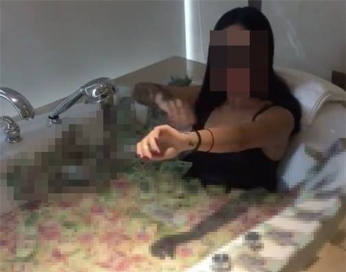 1 tỷ đồng để tắm, cô gái Sài Gòn, đoạn clip, khoe của, tắm tiền, rải tiền, nhà giàu, ái nữ,