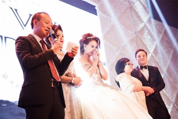 Những món quà độc - lạ mà mỹ nhân Việt được tặng trong ngày cưới 0