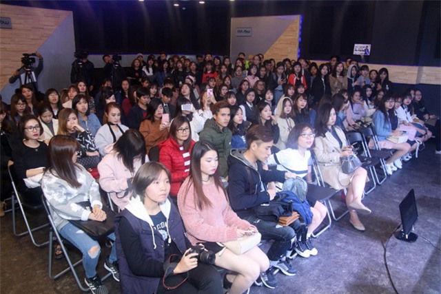 Là ca sĩ Việt đầu tiên tổ chức họp fan ở Hàn, Noo Phước Thịnh vẫn được hàng trăm khán giả vây kín ủng hộ - Ảnh 3.