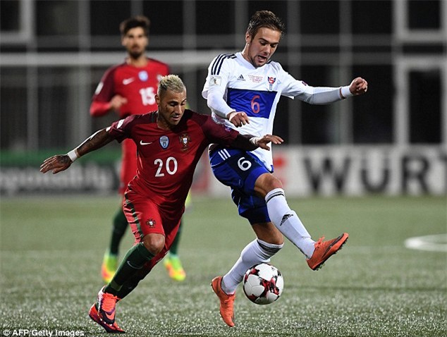 Ronaldo tiếp tục nổ súng trong chiến thắng 6 sao của Bồ Đào Nha - Ảnh 3.