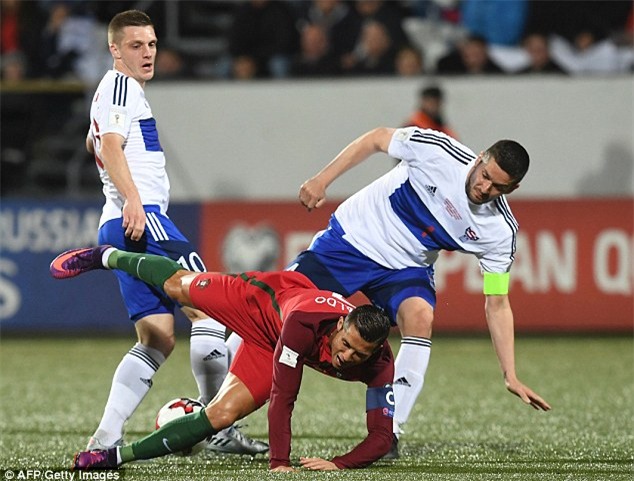 Ronaldo tiếp tục nổ súng trong chiến thắng 6 sao của Bồ Đào Nha - Ảnh 4.