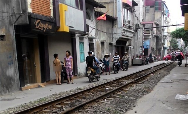 'Danh con nhap vien the hien su bat luc cua cha me' hinh anh 1