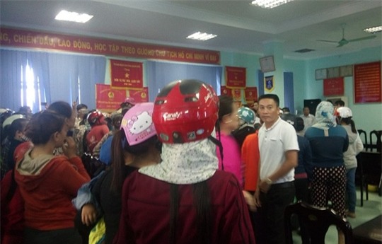 Sự việc thu hút hàng trăm người hiếu kì theo dõi