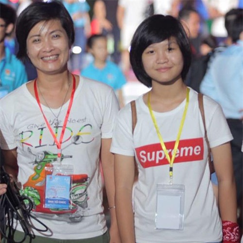 Người vợ đầu và con gái Công Lý.