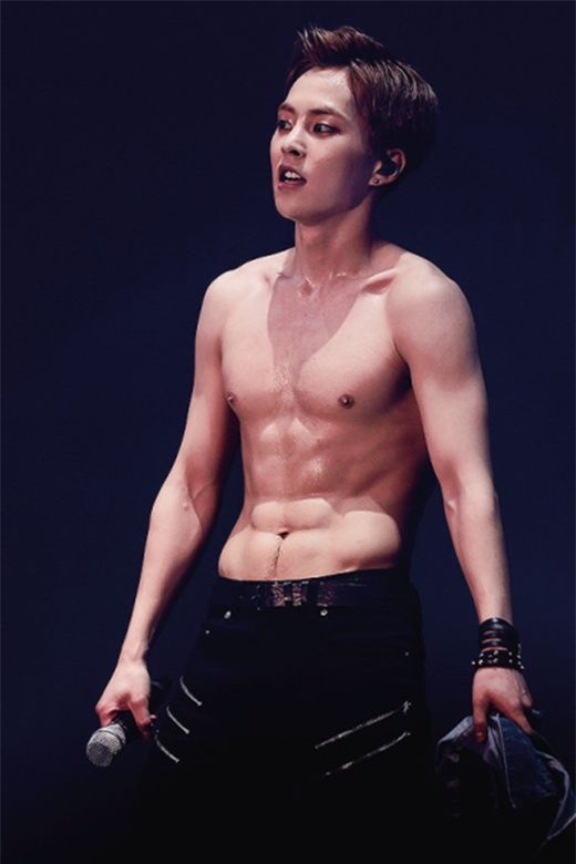 Do sở hữu gương măt quá baby, Xiumin thường xuyên bị nhầm lẫn là em út của EXO.