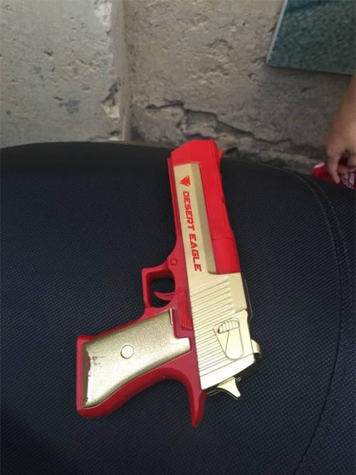 don con o truong, nguoi bo phat hoang chung kien tre cap 1 mang do choi bao luc - 1