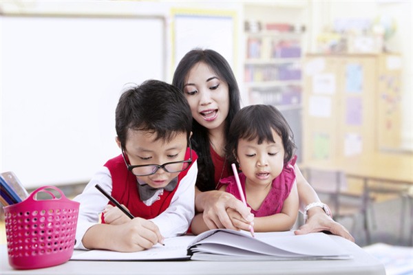 dạy con tại nhà
