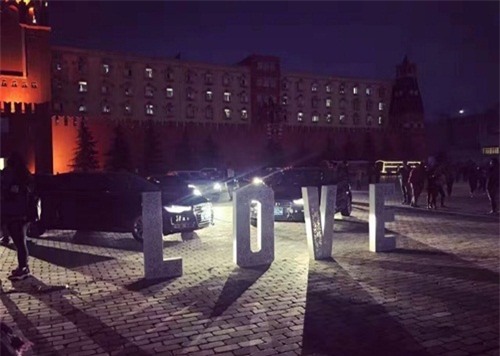 thieu gia xep 16 sieu xe hinh trai tim cau hon ban gai hinh anh 2