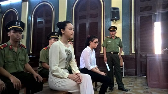 Hoa hậu Phương Nga tại phiên tòa xử tội lừa đảo đối với đại gia Cao Toàn Mỹ