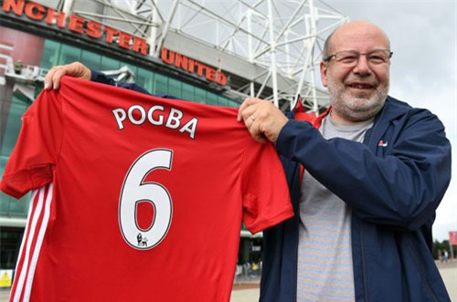 Vượt Ibra, áo Pogba bán chạy nhất Ngoại hạng Anh - 1