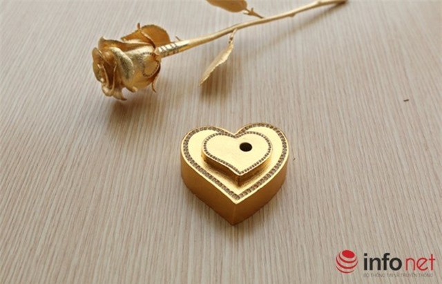 Đại gia, Quảng Ninh, bông hồng nửa, 20/10, quà tặng, hồng dát vàng, món ăn dát vàng, chơi sang