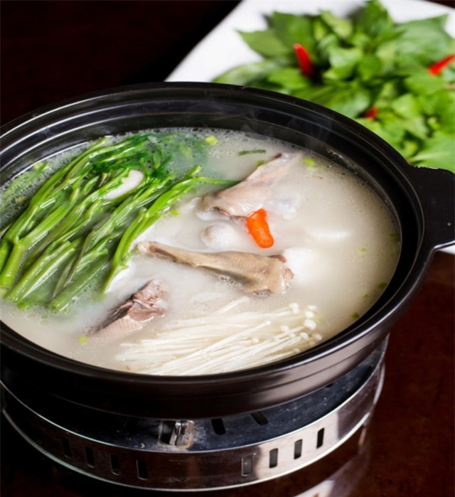 Cua Hoàng đế, vi cá mập, cá anh vũ, món ăn đắt tiền, đại gia, thú chơi, hải sản tiền triệu, tôm hùm,