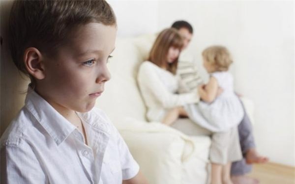 Dung dan nhan ich ky cho con lon va 5 gach dau dong de lon-be cung ve 'mot phe'